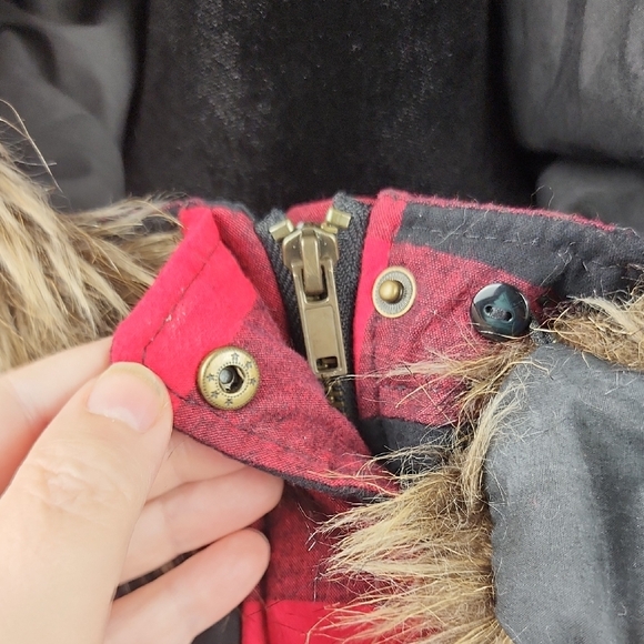 MAURICES | Red Black Buffalo Plaid Quilted Puffer Zipper Vest Removable Fur | 2X - Picture 5 of 14